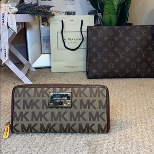 Michael Kors Canvas Continental Wallet